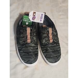 Bob's From Skechers Slip-on Shoes Memory Foam sz 8 Green Camo Vegan Soft Lining